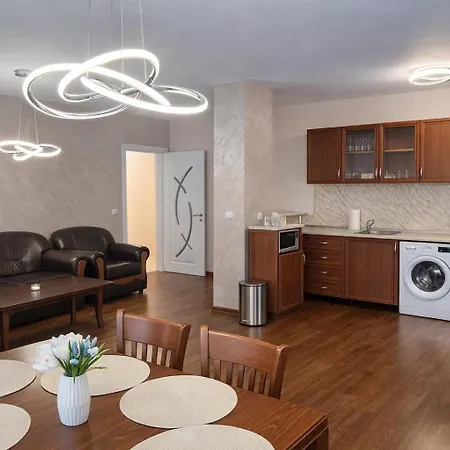 Golden Sands 1br With Pool & Private Parking Apartment Warna