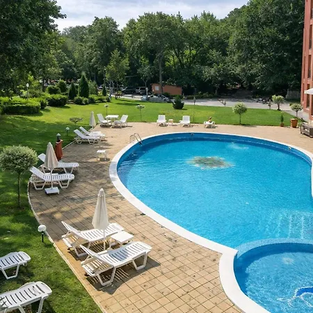 Apartment Golden Sands 1br With Pool & Private Parking Warna