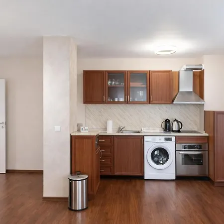 Apartment Golden Sands 1br With Pool & Private Parking Warna