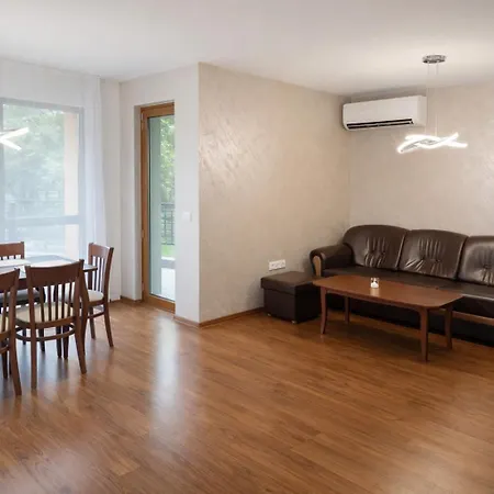 Golden Sands 1br With Pool & Private Parking Warna