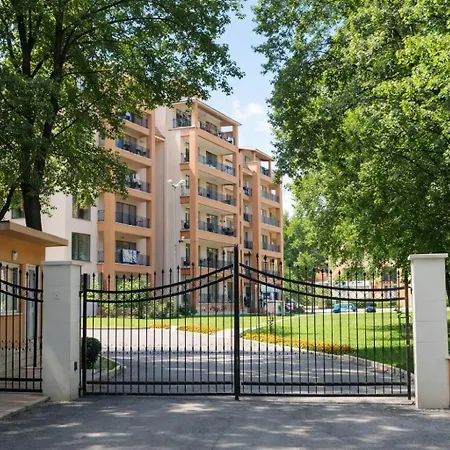 Golden Sands 1br With Pool & Private Parking Apartment *